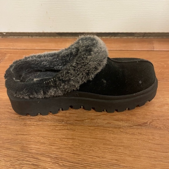 Sketchers black platform slipper slides​​​​​​ - Picture 6 of 8